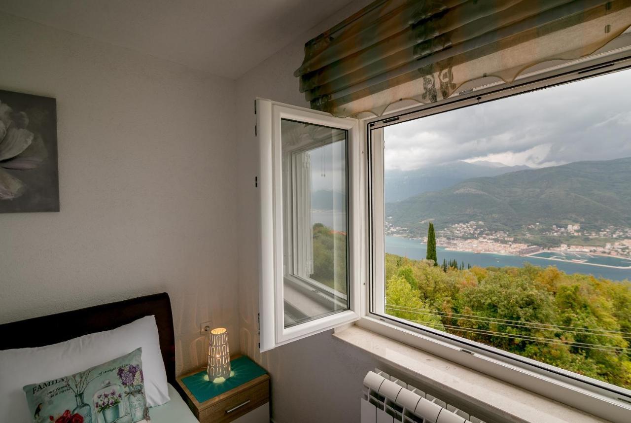Apartments Mitrovic Lustica Bagian luar foto