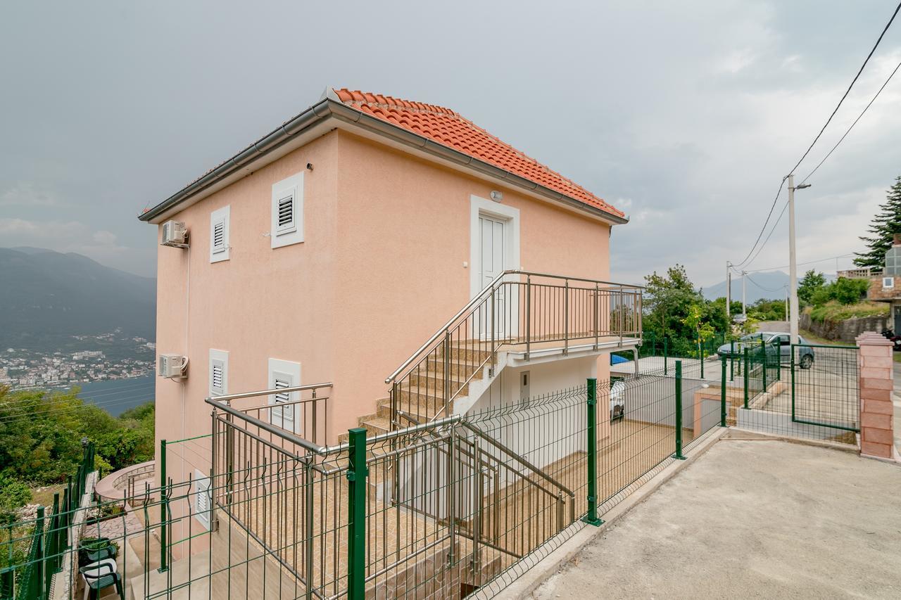 Apartments Mitrovic Lustica Bagian luar foto