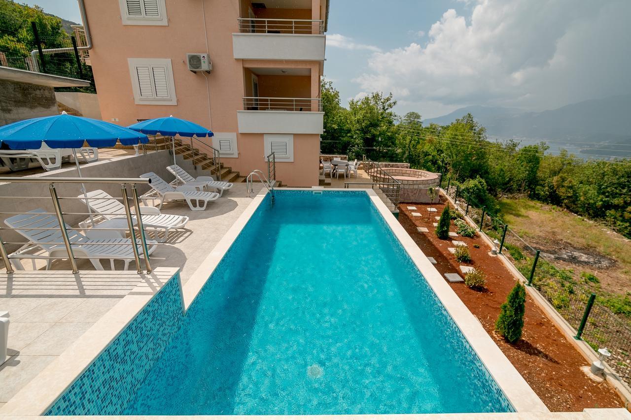Apartments Mitrovic Lustica Bagian luar foto