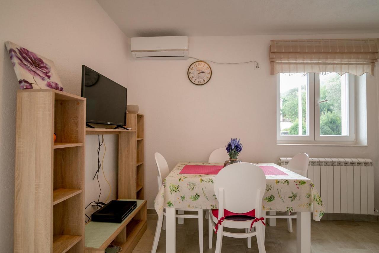 Apartments Mitrovic Lustica Bagian luar foto