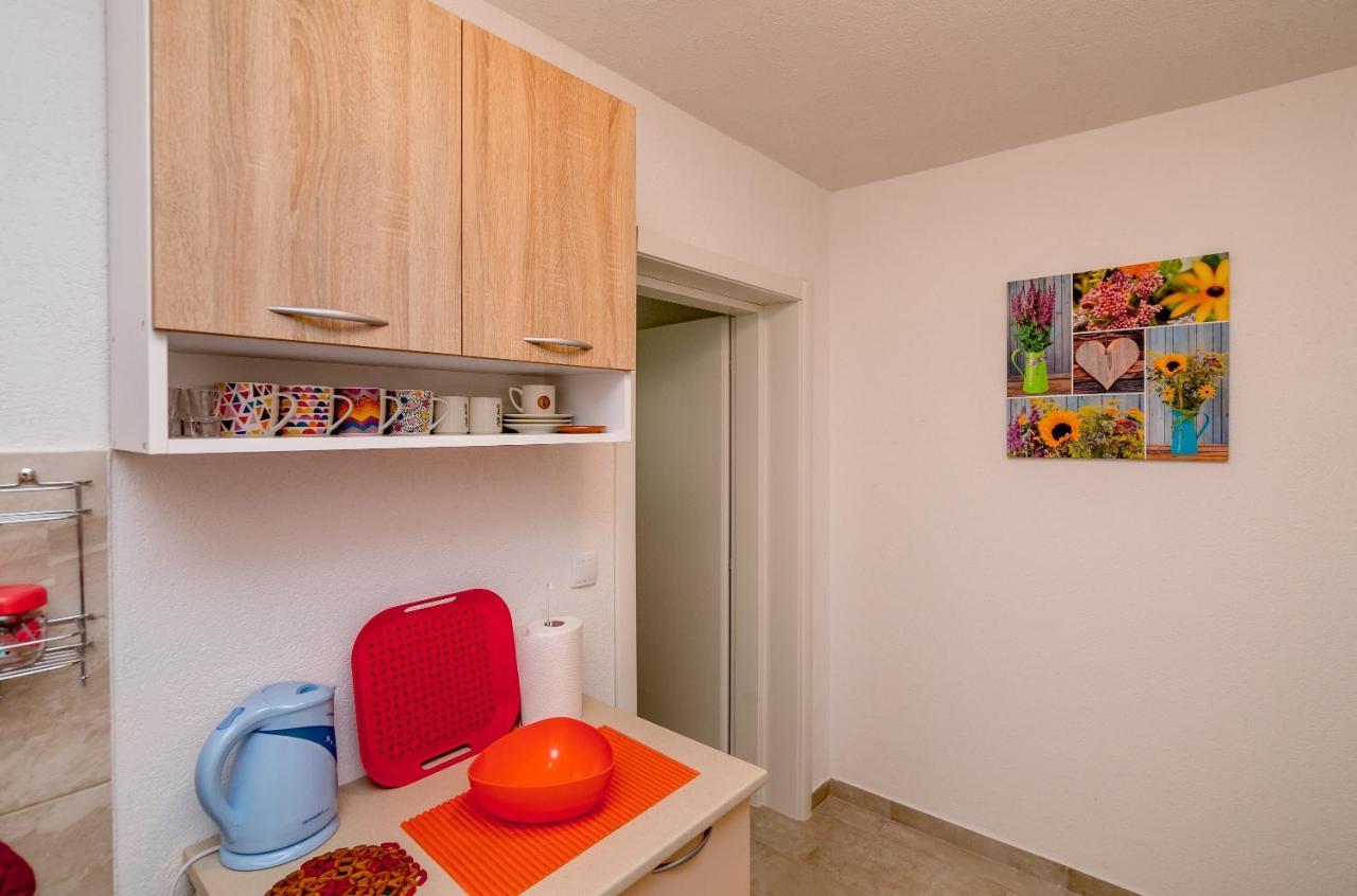 Apartments Mitrovic Lustica Bagian luar foto