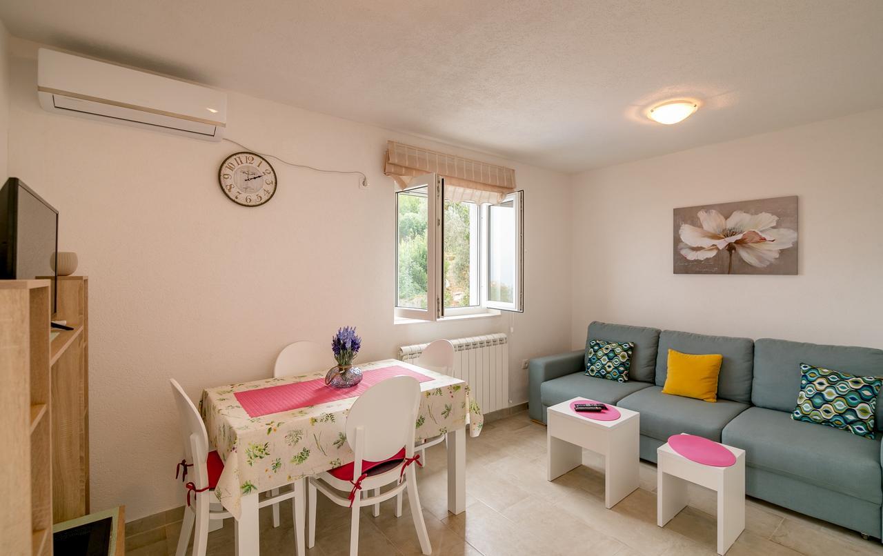 Apartments Mitrovic Lustica Bagian luar foto