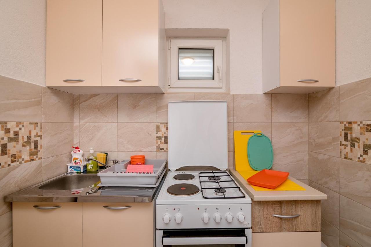 Apartments Mitrovic Lustica Bagian luar foto